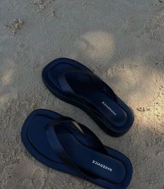 Navy Girl, Sandals Beach, Old Money Aesthetic, Blue Sandals, Dark Navy Blue