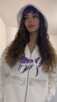 Yasmin Barbieri, Curl Shampoo, Curly Girl Hairstyles, Curly Girl, Long Curly, Natural Curls, Pretty Face, Hair Goals, Pretty Woman