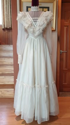 Gothic Edwardian Fashion, Dresses 1800s Style, 1800 Wedding Dress, 1800s Wedding Dress, Victorian Inspired Outfits, Vintage Wedding Dress 1950s 1940s, White Victorian Dress, Victorian Style Wedding Dress, Edwardian Wedding Dress