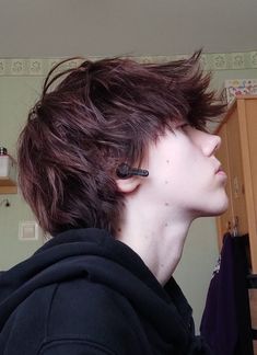 guy hair, emo grunge hairstyle, man haircut Haircut Ideas Transmasc, Emo Guy Haircut, Short Haircut For Round Faces Men, Macs Haircuts, Masc Straight Haircut, Long Ftm Haircuts, Masc Haircuts Wavy Hair, Midwest Emo Haircut, Alternative Male Haircuts