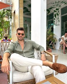 Justus Frederic Hansen (@justusf_hansen) • Instagram photos and videos Tuscany Men Outfit, Mens Summer Style Classy, Old Money Work Outfits Men, Old Money Mens Outfits Summer, Mens Old Money Aesthetic, Men’s Spring Outfit, Men Fashion Summer 2024, Beach Cocktail Attire Men, Men’s Old Money Style Summer