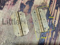 two brass door hinges are shown with measurements for each one and the other side