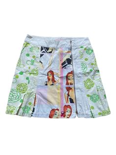 A beautiful vintage Custo Barcelona y2k mini skirt. Featuring a beautiful design of a model and green flowers set on a white backdrop. There is a full length zip on the front of the skirt. 100% cotton. The perfect skirt to wear this spring/summer Measurements: The length is 49cm and the waist is 83cm. Size 12 uk.  Condition: In excellent vintage condition. There are no stains, rips, marks etc.. Please look at all the photos as they are a true representative of this amazing skirt  Feel free to as Y2k Style White Mini Skirt For Spring, Y2k White Mini Skirt For Spring, Green Y2k Mini Skirt, Y2k Style Mini Skirt In Green, Green Mini Skirt Y2k Style, Y2k Green Mini Skirt, Green Y2k Style Skirt, White Fitted Y2k Skort, Y2k Cotton Skort For Spring