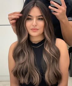 Black Hair Balayage, Brown Hair Looks, Brown Hair Inspo, Brunette Hair With Highlights, Brunette Balayage Hair, Hair With Highlights, Brown Hair Balayage, Light Hair Color, Balayage Brunette