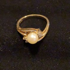 10k Yellow Gold Pearl Ring With 4 Diamonds. The Ring Size Is 4.75. It Weights 2.86g And Has 10k Mark. Gold Pearl Ring, Pearl And Diamond Ring, Ring Color, The Ring, Gold Pearl, Pearl Ring, Womens Jewelry Rings, Diamond Ring, Ring Size