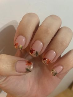 Short Fall Leaves Nails, Autumn Leaf Nail Art, Autumn Leaves Nail Art, Wedding Nails Autumn, Fall Boho Nails, Autumn Floral Nails, Fall Leaves Nail Designs, Autumn Leaf Nails