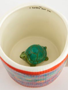 Peek-A-Boo Mug|Turtle-view 1 Cool Mug Ideas, Castle Vibes, Turtle Coffee, Art Haus, Dog Peeking, Fun Mugs, Dinosaur Mug, Turtle Gifts, Camping Coffee