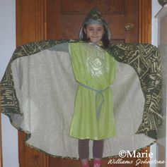 The completed DIY no pattern hooded Halloween costume cloak Hooded Cloak Pattern, Cloak Pattern, Poncho Pattern Sewing, Cape Pattern Sewing, Quick Costumes, Water Soluble Fabric, Tudor Costumes, Cape Pattern, Costume Tutorial