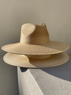 THE SUN-TANNED ORIGINAL RANCHER WITH A TRADITIONAL FIT... Crafted from 100% fine palm leaf straw, our hats boast an organic origin, making them not only environmentally friendly but also re-shapable, and water-shedding. The exceptional quality of our pure palm leaf hats is accentuated by their self-conforming feature, ensuring a personalized fit that effortlessly shapes to the contours of your head. Its easily moldable nature caters to the preferences of hat enthusiasts and milliners alike, addi Women’s Straw Hat, Summer Hats For Women Outfits, Rancher Hat, Beach Vacay, Summer Hats For Women, Inclusive Design, Straw Hats, Winter Mode, Island Vibes