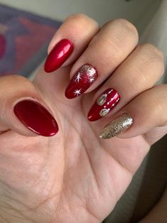 Winter Nails Red And Gold, Red Ornament Nails, Metallic Red Christmas Nails, Holiday Nails Winter Christmas, Diy Christmas Nail Designs, New Year Nails Design 2022 Red, Christmas Burgundy, Burgundy Nail Designs, Nail Stamp Kit