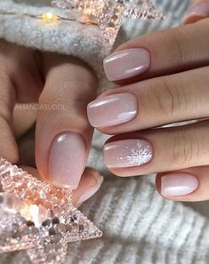 Nail Art Winter, Christmas Nail Colors, Halloweenský Makeup, Snowflake Nail, Snowflake Nail Art, Wedding Nails Glitter, December Nails, Christmas Gel Nails, Short Square Nails