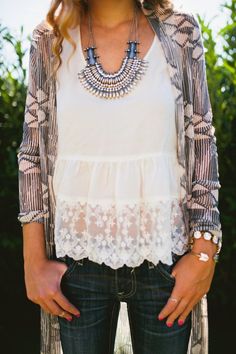 Girly Boho, Moda Hippie, Boho Cardigan, Stil Boho, Diy Vetement, Jeans Outfit Casual, Mode Boho, Mode Inspo