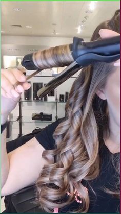 Haircuts For Heart Shaped Faces, Make Rosemary Oil, Heart Shaped Faces, Rosemary Oil For Hair Growth, Ribbon Curls, Rosemary Oil For Hair, Hair Curling Tutorial