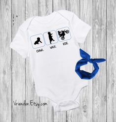 Dirt Bike Riding, Bike Funny, Baby Kleidung, Dirt Bike Girl, Funny Baby Clothes, Bike Shirts, Funny Baby Onesies, Motorcycle Riders