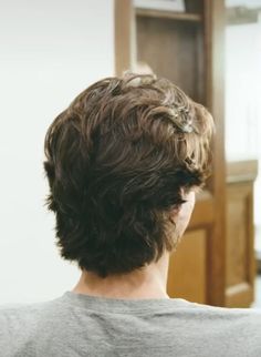 Mens Haircut Wings, Wolfcut Flow Men, Medium Guy Haircuts, Mens Short Scissor Haircut, Flow Men’s Haircut, Mens Soft Mullet Haircut, Mens Haircut Back View Long, V Mens Haircut, Dream Flow Haircut Men