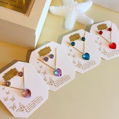 Set de swarovski by Luz Marina Valero Jewelry Photography Tutorial, Jewelry Packaging Design, Dress Patterns Diy, Diy Beaded Rings, Diy Jewelry Display, Necklace Packaging, Wedding Gifts Packaging, Packaging Ideas Business, Small Business Packaging Ideas