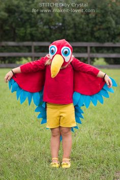 Sew an Easy Parrot Costume (perfect for Halloween or dress-up!) | via Make It and Love It Costumes For Dogs, Best Diy Halloween Costumes, Flamingo Costume, Easy Diy Costumes, Halloween Sewing, Diy Costumes Kids