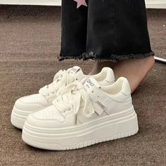 White Platform Skate Shoes With Round Toe, White Platform Tennis Shoes, Trendy White Shoes, Korean Sneakers, Cute Tennis Shoes, Women Shoes Casual, White Shoes For Girls