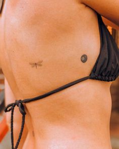 Nice Tatoos, Fire Tattoos, Tattoo Fly, Fly Tattoo, International Tattoo, Tiny Tats, Minimal Tattoos, 4 Tattoo