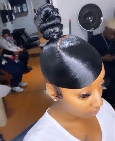 Pretty Ponytails, Hair Colour Ideas, Two Tone Hair, Weave Ponytail Hairstyles, Sleek Ponytail Hairstyles, Black Ponytail Hairstyles, Pelo Afro, High Bun, Bun Hairstyle