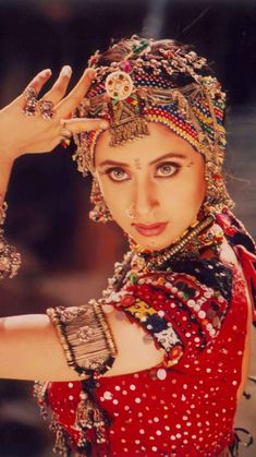 Urmila Matondkar 90s, Dancing Poses, Dancing Pose, Beautiful Costumes, Indian Bollywood, Bollywood Actors, Ladies Tops Fashion