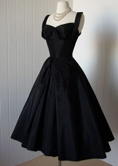 Elegant Cocktail Dresses, Elegant Cocktail Dress, Gaun Fashion, Cocktail Dress Vintage, Vintage 1950s Dresses, Ball Gowns Evening, Prom Dress Inspiration, Short Homecoming Dress, Short Prom Dress