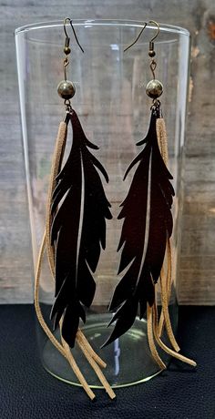 Faux leather earrings. Feather and real leather laces with a pyrite bead decoration Leather Earrings Cricut, Diy Leather Feather Earrings, Leather Cricut, Creative Bouquet, Feather Earrings Diy, Cricut Earrings, Leather Feather Earrings, Earring Inspo, Handmade Leather Jewelry