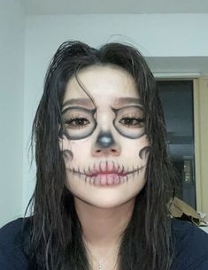 Skeleton Makeup Aesthetic Easy, Halloween Costumes Skull Make Up, Tiktok Skeleton Makeup, Tate Skull Makeup Easy, Chicana Skull Makeup, Asian Halloween Characters, Cute Halloween Face Makeup