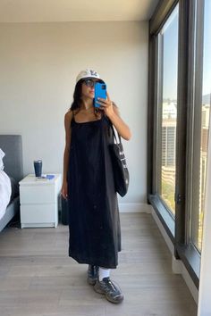 #blackdress #dress #streetstyle #fashion #salomon Summer Nyc Outfits Casual, Green Outfit Aesthetic, Aesthetic Beach Vacation, Summer Modest Outfits, Coastal Grandmother Aesthetic, My Mini Me, Grandmother Aesthetic, Outfit Ideas Beach, Mode Inspo