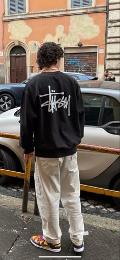 Styles Men Fashion, Mens Fashionable Outfits, Sweats Men Outfit, Stussy Sweatshirt Outfit, Streetwear Fashion Masculine, Urban Wear Streetwear, Stuzzy Outfits, Men’s Street Wear Look