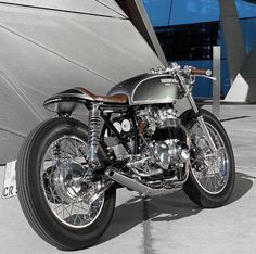 a black motorcycle parked in front of a building