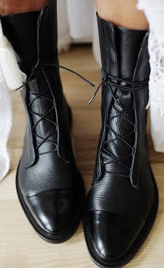 Black Flat Boots, Women's Motorcycle Boots, High Heel Stiefel, Brogue Boots, Flat Heel Boots, Leather Brogues, Comfortable Boots, Motorcycle Boots, Flat Boots