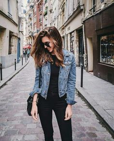 Jaqueta jeans: o básico que deixa suas composições mais estilosas! Blue Denim Jacket Outfit, Jeans Trend, Looks Jeans, Denim Jacket Outfit, Boyfriend Jean, Shah Rukh Khan, Denim Trends, Blue Denim Jacket