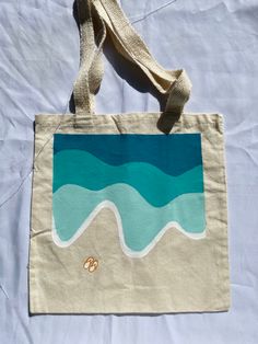 Totes Bags Design, Beach Bag Painting Ideas, Beach Tote Bags Diy Paint, Diy Painted Canvas Bags, Painted Beach Bag, Tote Bag Painting Ideas Beach, Design Totebag Aesthetic, Tote Bag Painting Ideas Summer