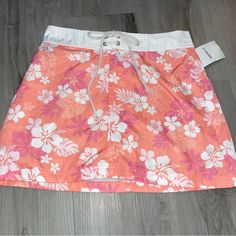 Tropical Skirt Forever 21 Size Xs Nwt Tropical Fits, Sun Clothes, 2000s Skirt, Thrifting Ideas, Tropical Skirt, Button Down Mini Skirt, Camo Mini Skirt, Black Floral Skirt, Tropical Outfit