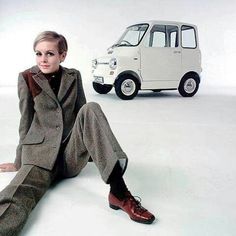 Twiggy and ford comuta...1967 1960s mod vintage fashion, 1960s ads, swinging sixties Swinging London, Lauren Hutton, Fashion 1960s, Mod Vintage, Sixties Fashion, Mod Fashion