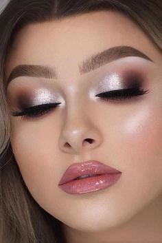 Halloween Make-up Looks, Silver Makeup, Silver Eyeshadow, Bridal Eye Makeup, Simple Eyeshadow, Prom Makeup Looks, Glitter Eyeshadow Palette, Smink Inspiration, Dramatic Makeup