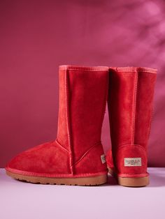 These high quality boots by SMAIBULUN™ Ugg exude elegance and sophistication. Made with premium suede, they provide comfort and style for any occasion. The classic red color adds a touch of vibrancy to your wardrobe. Perfect for the stylish and exclusive individual. 1'' heel 11.5'' shaft 15.5'' circumference Pull-on Suede upper Faux fur lining Man-made EVA sole High Quality Boots, Reindeer Headband, Hello Winter, Ugg Classic, Eva Sole, Daily Dress, Dress Jewelry, Online Gifts, Accessories Necklace