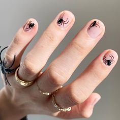 Autumn calls for new seasonal manicures. Discover all the trendiest fall nail art designs to wear this season. Paznokcie Hello Kitty, Natural Nail Designs, Mens Nails, Halloween Acrylic Nails, Nails Natural, Grunge Nails, Nail Swag, Halloween Nail Designs