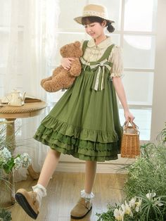 The price is for a dress only, others are not included.  Garment Size   	 		 			Size 			S 			M 			L 		 		 			Full Length 			86.5 			88.5 			90.5 		 		 			Bust 			87 			91 			95 		 		 			Hem Circumference 			222 			228 			234 Lolíta Outfit Dress, Handsewn Dress, Cottagecore Green Outfit, Green Aesthetic Dress, Outfits Female, Whimsical Fashion Casual, Farming Fashion, Cute Green Knee-length Dress, Cute Green Dress With Doll Collar