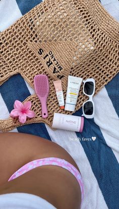 Sophie Vibes, Preppy Basics, Dubai Beach, Summer Life, Bag Essentials, Beach Essentials, Beach Poses