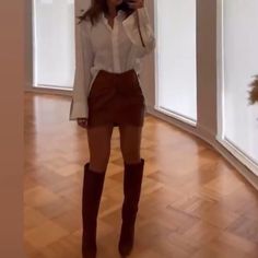 Nwt Camila Coehlo Leather Mini Tan/Cognac Size:Xs Feb Outfit Ideas, How To Dress Rich Classy, Elegante Casual, Mode Inspo, Outfit Inspo Fall, Winter Fashion Outfits, Elegant Outfit, Look Chic, Outfits Casuales