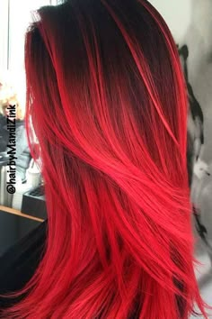 estilos con cabello rojo Cherry Ombre Hair, Dark Red Hair Color, Red Ombre Hair, Hair Color Crazy, Bright Red Hair, Ombré Hair, Red Ombre