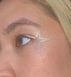 Firework Eyeliner, Rhinestone Star Makeup, Starcatcher Makeup, Football Makeup Ideas, Popstar Makeup, Star Makeup, Ethereal Makeup