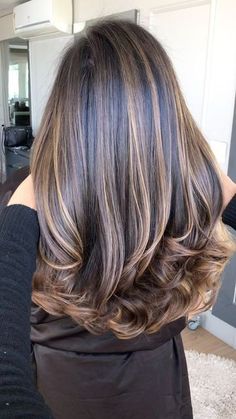 Classic Highlights, Baylage Hair, Balayage Hair Caramel, Black Hair Balayage, Brown Hair Looks, Brown Hair Inspo, Hair Inspiration Long, Brunette Hair With Highlights, Highlights Hair