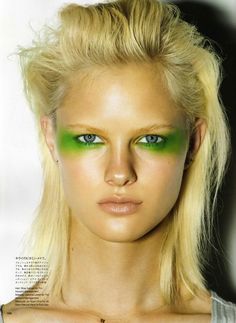 Vogue Nippon Beauty - green with envy Rock Makeup, 80s Makeup, High Fashion Makeup, Runway Makeup, Green Makeup, Green Eyeshadow, Festival Makeup, Editorial Makeup