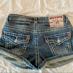 True Religion Outfits, Geeky Clothes, True Religion Shorts, True Religion Pants, 2000s Clothes, Y2k Shorts, 2000s Fashion Outfits, True Religion Jeans