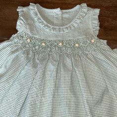 New W/Tags Smocked Green Check Dress, Size 12-18 Months. Good Condition Smocked Dresses, Smock Dress Pattern, Kids Smock, Hand Smocked Dress, Girls Smocked Dresses, Smocking Patterns, Girls Smock, Kids Dresses, Check Dress