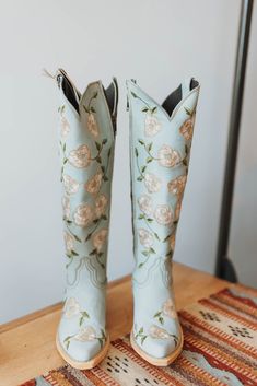 Something Blue Cowboy Boots, Floral Cowgirl Boots, Wedding Cowboy Boots, Custom Cowboy Boots, Boot Silhouette, Country Shoes, Glamour Vintage