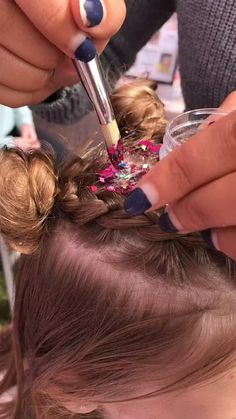 Gorgeous glitter hairstyle ideas | Hairstyle tutorial ideas | Easy hairstyle ideas Glitter Carnaval, Braided Space Buns, Silver Hair Highlights, Space Buns, Prom Hairstyles For Short Hair, Box Braid, Festival Hair, Pink And Silver, Crazy Hair Days